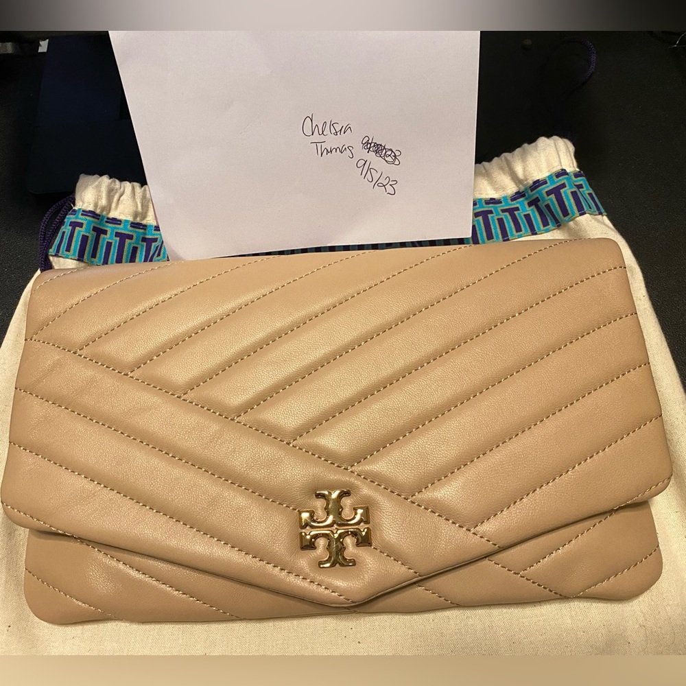 Tory Burch Kira Clutch in Devon Sand